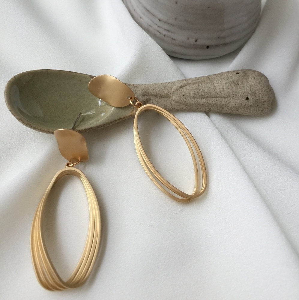 Matt gold color ear ring